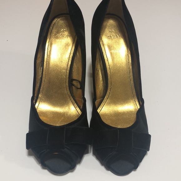 EUC Zara velvet/satin peep toe heels size 9 - Picture 4 of 7